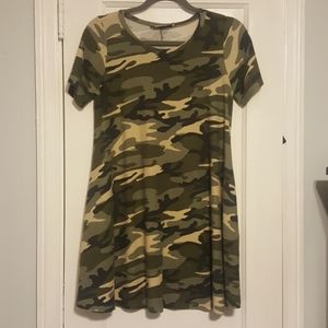 Short sleeve camo tunic with pockets